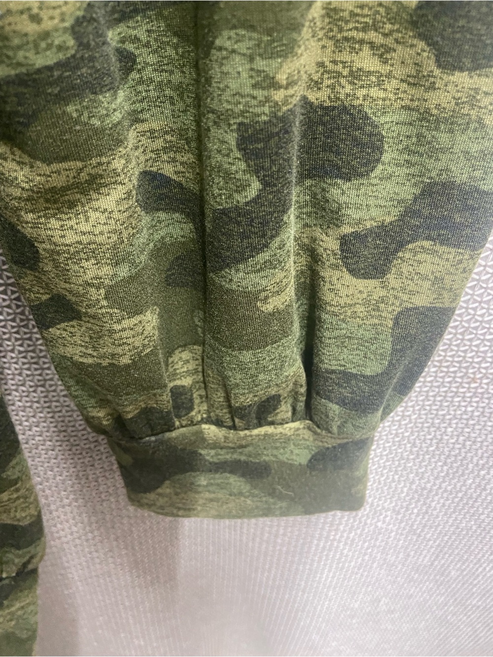 LuLaRoe XL Jumpsuit Jogger Style Ankle Camo V-Neck - Picture 5 of 7